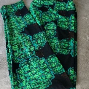 Lularoe TC Bigfoot leggings.